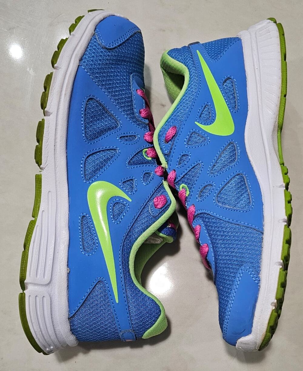 Nike Revolution 2 Womens Size 7.5 Blue Green Running Shoes 554900-402